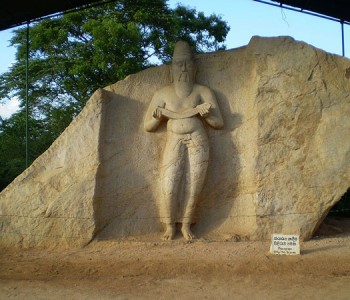 polonnaruwa-ruins-king-parakramabahu.jpg